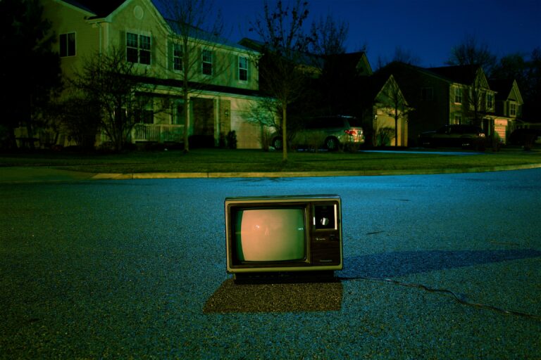 découvrez comment la télévision impacte la popularité de la pétanque