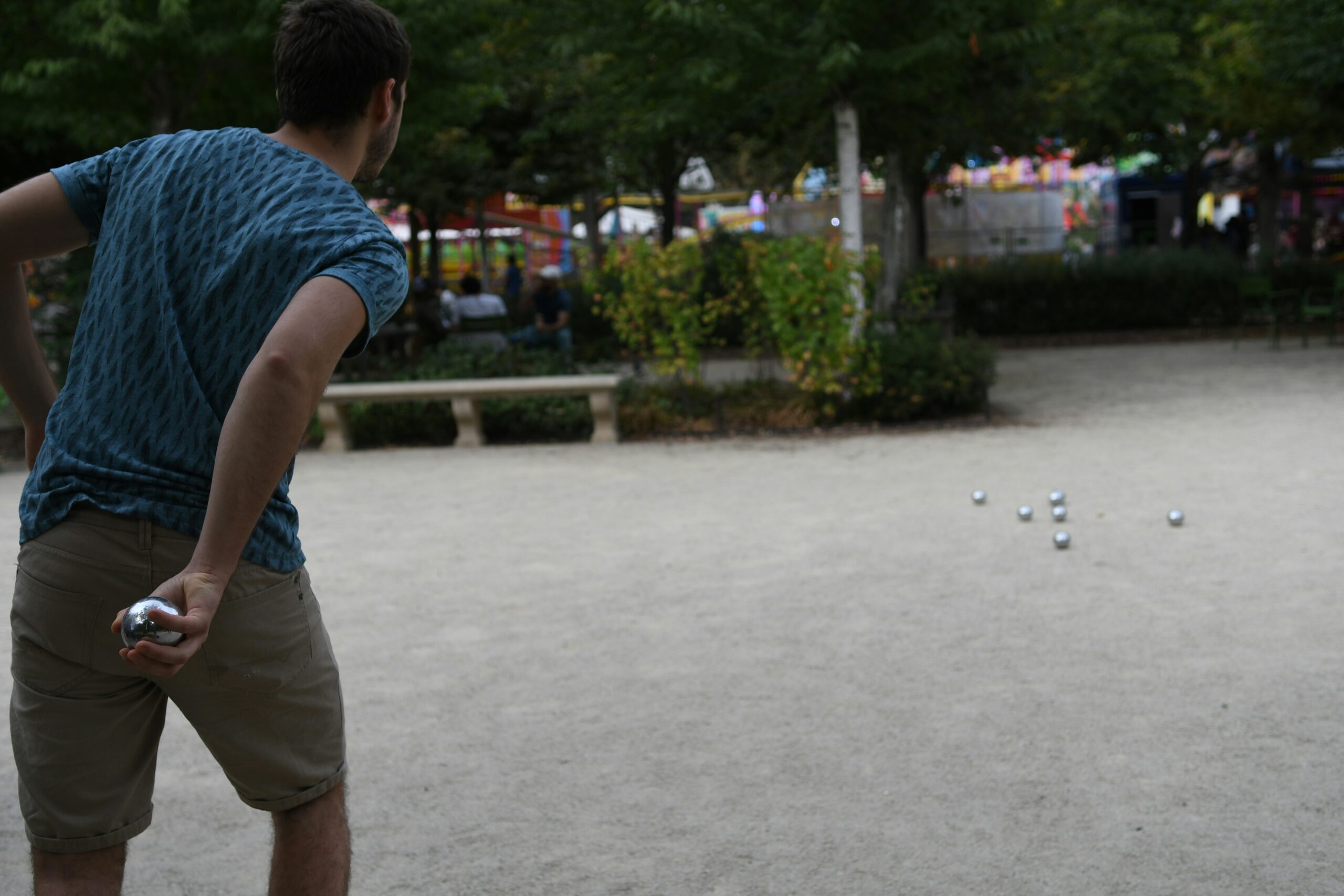 découvrez l'univers convivial et passionnant de la pétanque, un jeu de boules emblématique de la culture française, idéal pour de bons moments entre amis ou en famille.