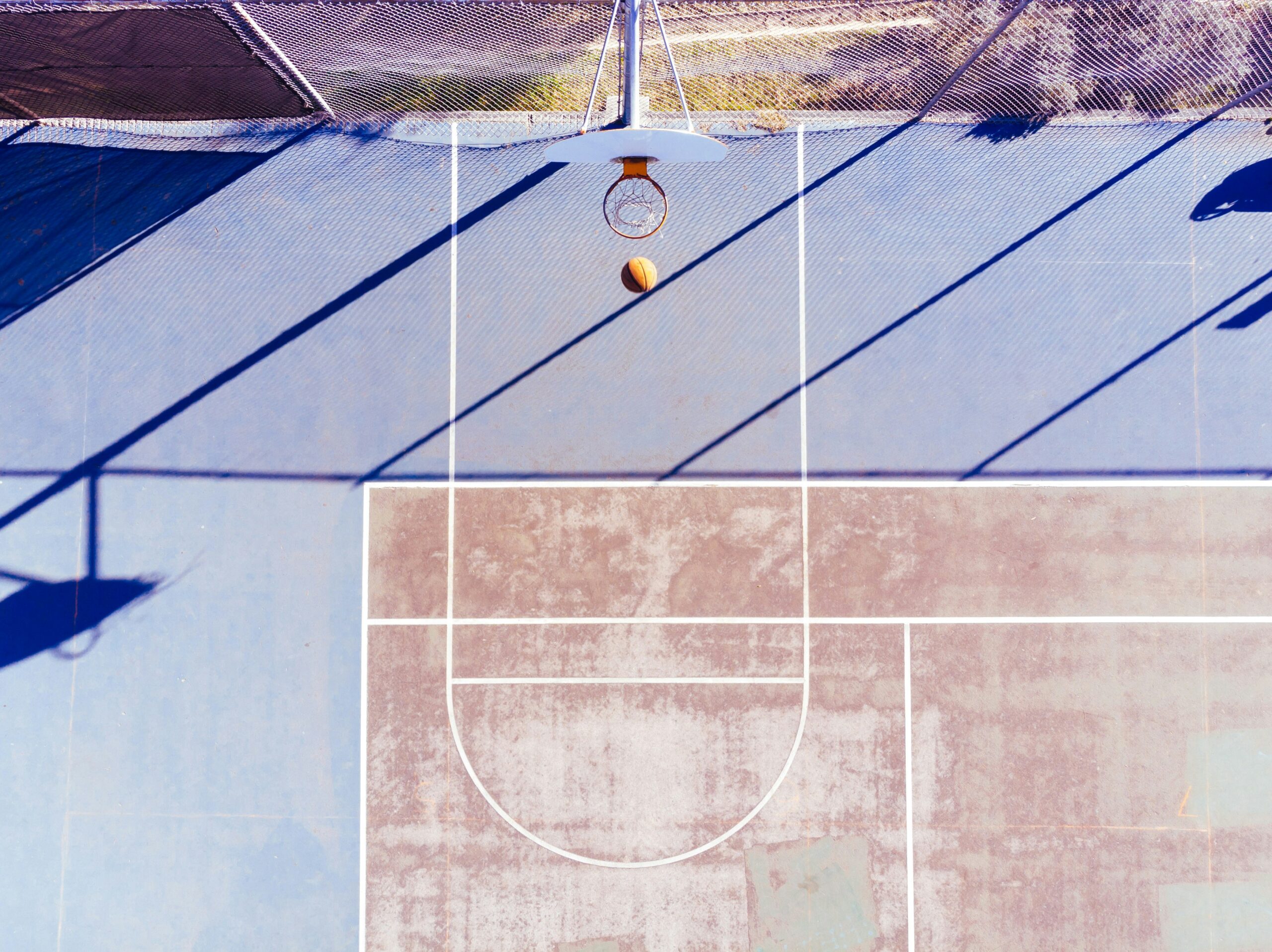 découvrez les règles, l'équipement, et des conseils pour pratiquer la pétanque en court avec efficacité et plaisir.