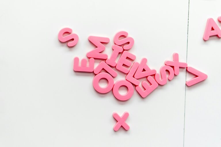 découvrez une sélection de magnet original et design pour décorer votre frigo ou votre tableau magnétique. des magnets variés pour tous les goûts et toutes les occasions.